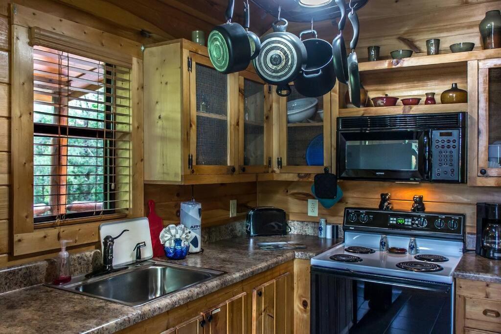 Holly Tree Hideaway - Semi Secluded Mtn Setting Villa เซอเวียร์วีล ภายนอก รูปภาพ
